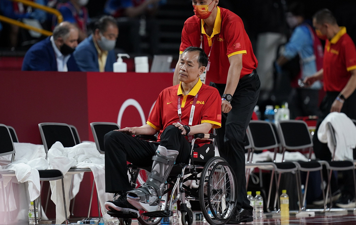 今夜体能课后，塞维利亚再遭质疑备战CBA季后赛，球迷炸锅，团队化学反应显著的简单介绍