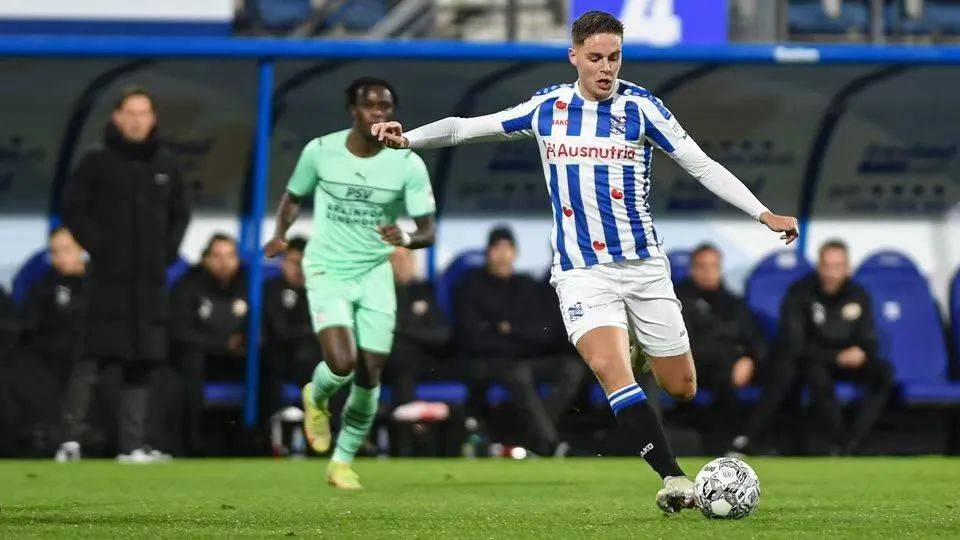 关于转折点！费耶诺德防线松动；法甲今晚攻防权衡；目标明确；阵容厚度经受考验的信息